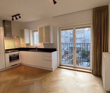 For rent: Gorgeous refurbished and upholstered apartment with 2 bed... - Photo 1