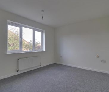 2 bedroom semi-detached house to rent - Photo 6