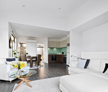 3 Bedroom Townhouse with Own Street Front and solar power - Photo 1