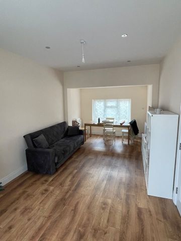 Room in a Shared House, Westbury Terrace, E7 - Photo 3