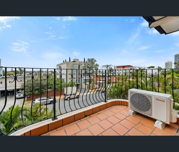 12/12 Canal Avenue, Runaway Bay, Qld 4216 - Photo 5