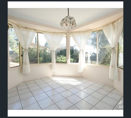 6 Windmill Close, Seven Hills, NSW 2147 - Photo 2