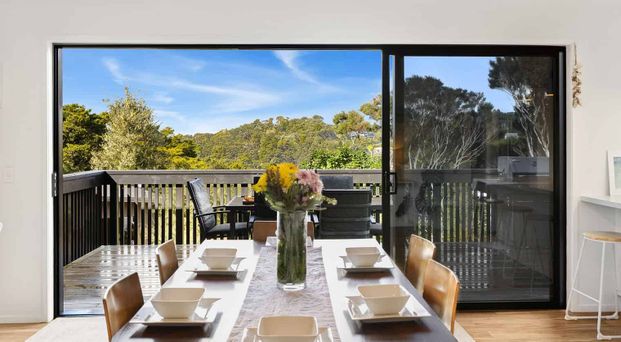 Paihia – 4 Bedrooms - Bush & Beach Retreat - Photo 1