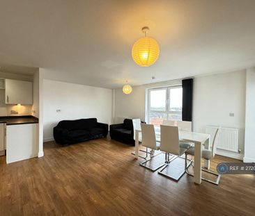 3 bedroom flat to rent - Photo 5