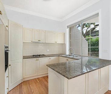 Stylish Townhouse Living in Mosman- Pet friendly - Photo 5