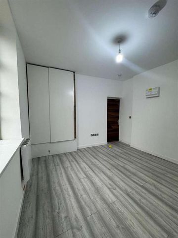 St. Georges Street, Bolton, BL1 - Photo 4