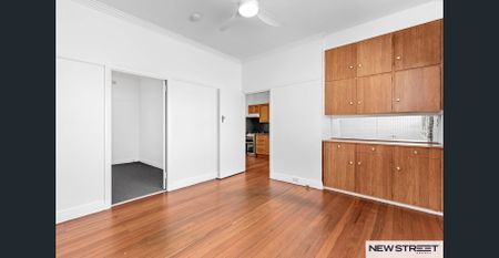 Fresh, Bright & Move-In Ready – Beautifully Refurbished Home - Photo 5