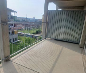 Lichtdurchflutetes Wohnen: 2-Zimmer-Wohnung mit Großem Balkon für L... - Photo 2