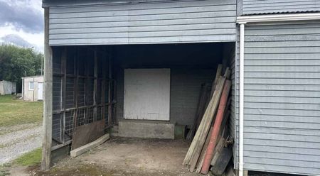 Spacious Workers’ Cottage in Beautiful Orchard Setting - Photo 4