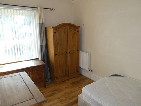 8 bedroom semi-detached house to rent - Photo 2