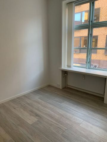 Indbydende 2-værelses lejlighed med central beliggenhed på Nørresundby Torv - Foto 3