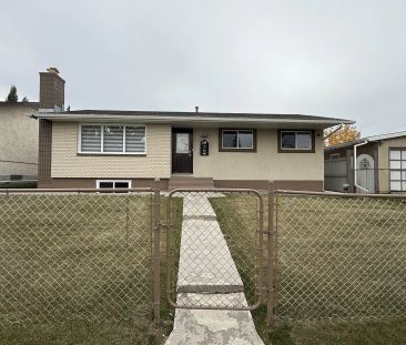 Main Floor for Rent in Penbrooke – Available November 1, 2026! — 3 Bedrooms Main Floor - Photo 1