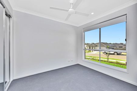 BRAND NEW DUPLEX- AVAILABLE NOW! - Photo 3