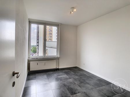 Appartement met 2 slaapkamers, balkon en garage. - Photo 5