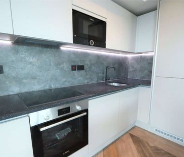 Stunning Fully Furnished Two Double Bedroom, Two Bathroom Apartment... - Photo 5