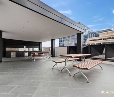 Furnished 2 Bedroom Apartment with city views - Photo 5