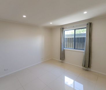 Modern home in a great location - Photo 2