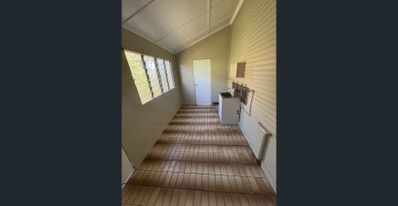 Conveniently Located! - Photo 2