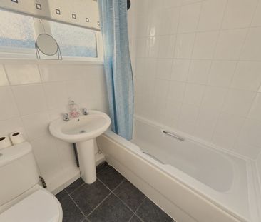 2 bed Terraced - To Let - Photo 6