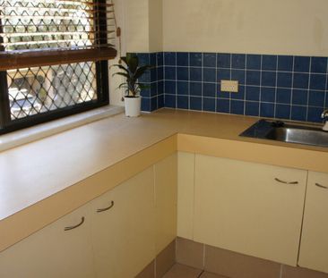 Lovely Top Floor Unit in a Convenient Elanora Location - Photo 3