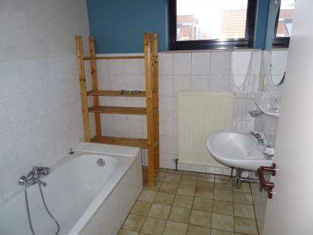 - Appartement 2de verdiep met 2 slaapkamers en garage. - Photo 5