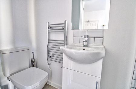 1 bedroom in a house share to rent - Photo 4