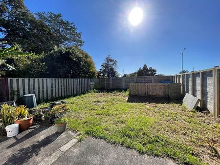 2 Bedroom 1 Bathroom Unit - Photo 2