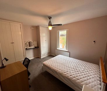 4 bedroom house - Photo 2