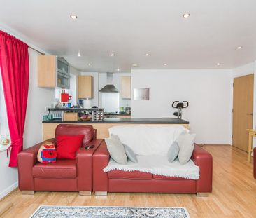 2 bedroom flat to rent - Photo 4