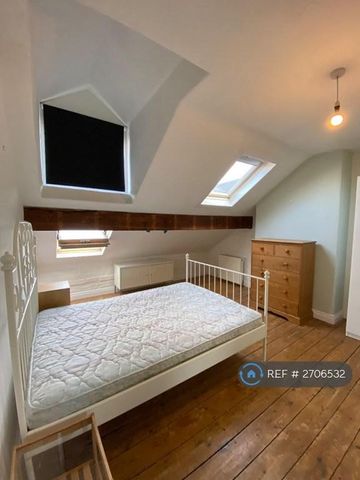 1 bedroom in a house share to rent - Photo 3