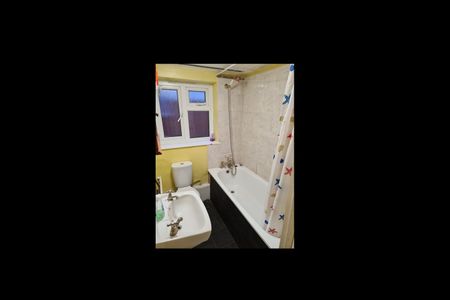 Room in a Shared Flat, Alnwick Road, SE12 - Photo 5