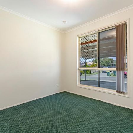 Stunning 4-Bedroom Family Home in Crestmead - Photo 4