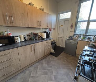 21 Regent Park Terrace, Leeds, LS6 2AX - Photo 1