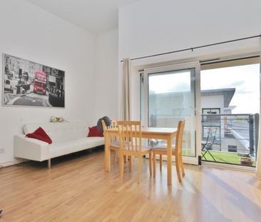 1 bed flat to rent in Sheerness Mews, London, E16 - Photo 3