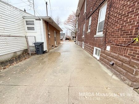 STYLISH NEWLY RENOVATED 2BEDROOM/1BATH LOWER UNIT+UTILITIES - Photo 5