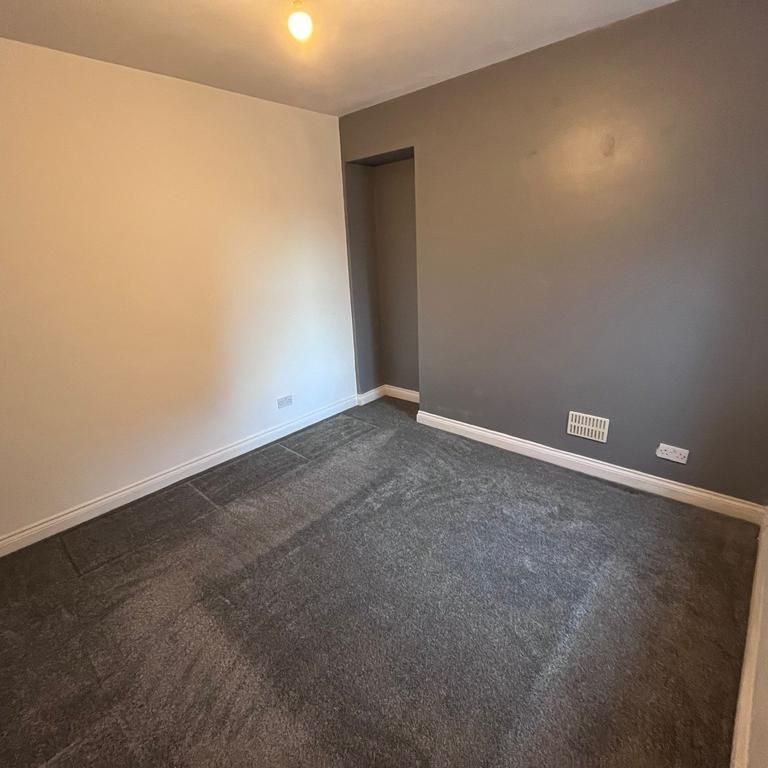 4 bedroom terraced house to rent - Photo 1