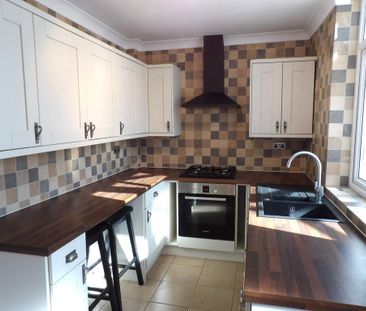 2 bedroom semi-detached house to rent - Photo 2