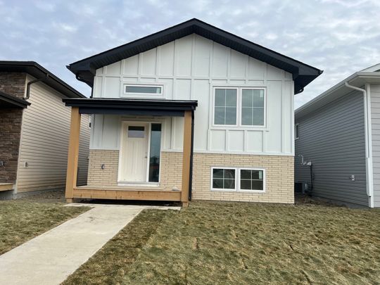 Brand New 3-Bedroom 2 Full Bathroom Aspen Ridge-Saskatoon First Month 1/2 Price - Photo 1