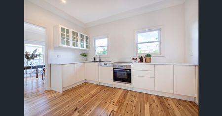 Immaculate Renovated Cottage - Photo 5