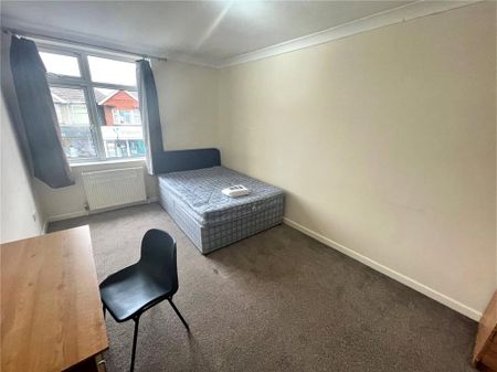 3 bedroom apartment to rent - Photo 4