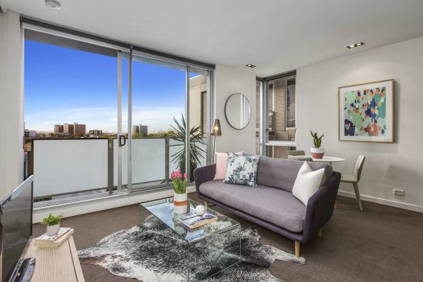 Comfortable Living in Tribeca! - Photo 1