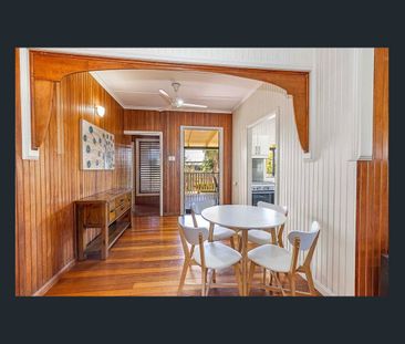 Charming Fully Furnished Queenslander with Lake Views! - Photo 2