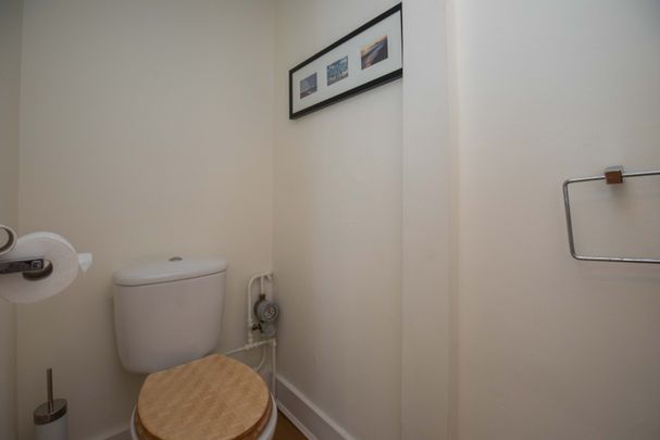 Surbiton, KT6 (Retail Property (high street)) - Photo 1