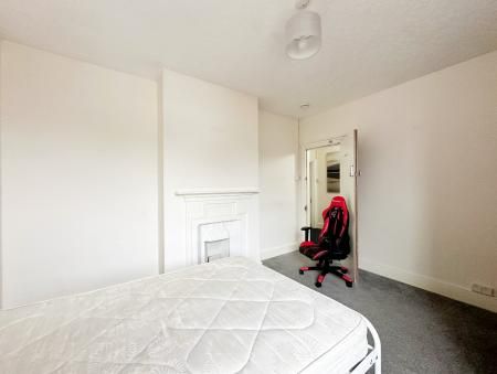 Kings Road, Fleet - Photo 4