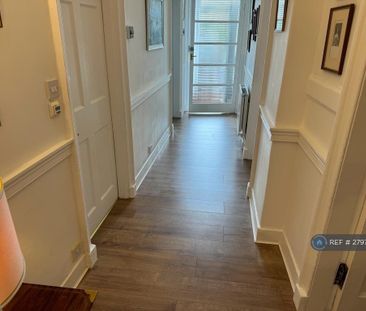 1 bedroom in a flat share to rent - Photo 3