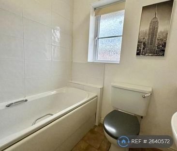 2 bedroom terraced house to rent - Photo 4