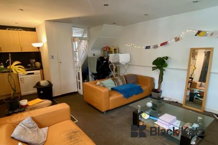 Stulish duplex apartment moments from the green open spaces of Clapham Common - Photo 5
