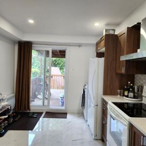 LAVAL PRÈS MÉTRO CARTIER 5 1/2 RÉNOVÉ 1ER ÉTAGE - Photo 2