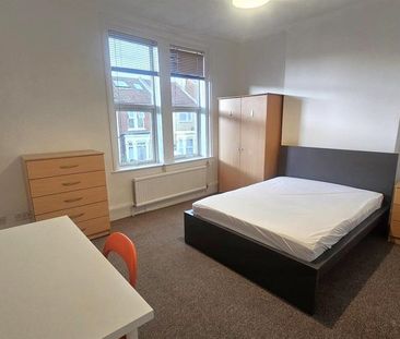 4 bedroom terraced house to rent - Photo 5