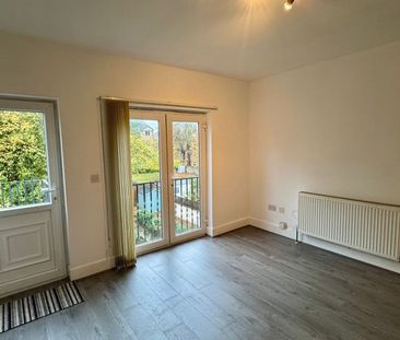 4 Bed Flat, Trevelyan Road, SW17 - Photo 2